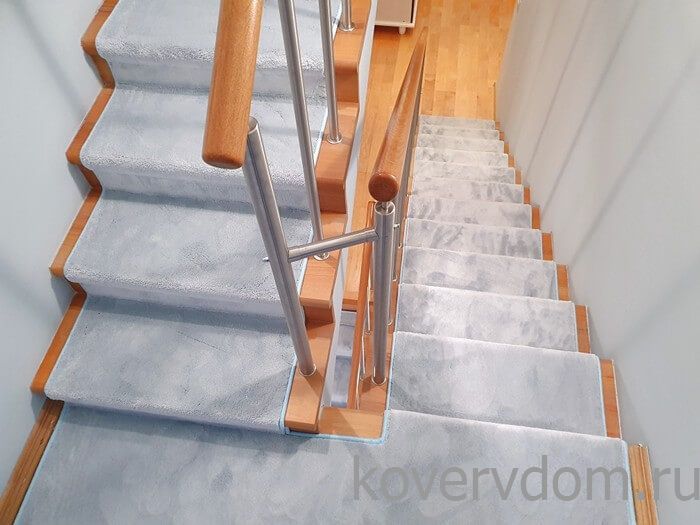 Однотонная ковровая дорожка U-181 с укладкой на лестницу Однотонная ковровая дорожка U-181 с укладкой на лестницу