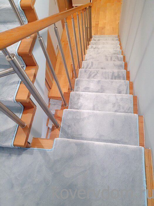 Однотонная ковровая дорожка U-181 с укладкой на лестницу Однотонная ковровая дорожка U-181 с укладкой на лестницу